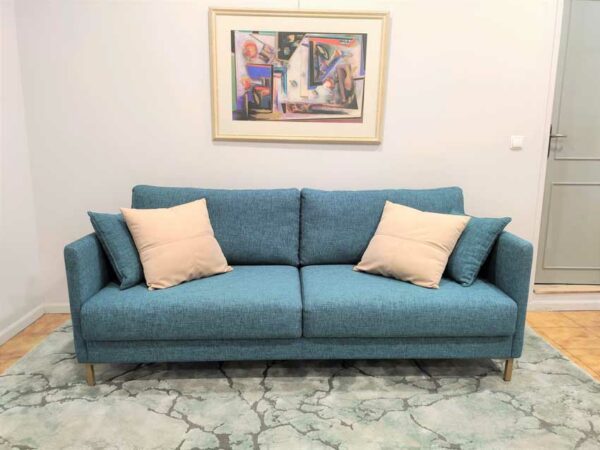 Doris Sofa de 2 lugares contemporaneo tecido azul de bracos finos e pes em inox dourado Crispalmovel 2