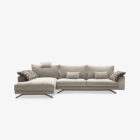 Sofa Chaise Lounge Fendy em Tecido Bege Pes em Madeira Vista Frente Sofas Por Medida Crispalmovel