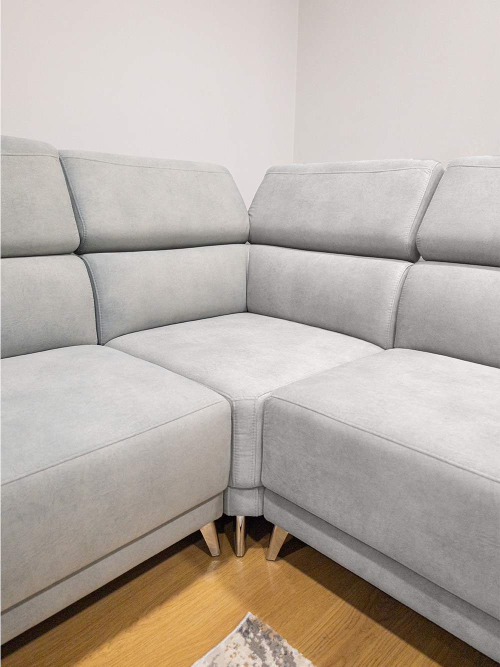 Sofa de Canto Husky Tecido Cinzento Pes Inox Vista Canto Assento por Medida Crispalmovel