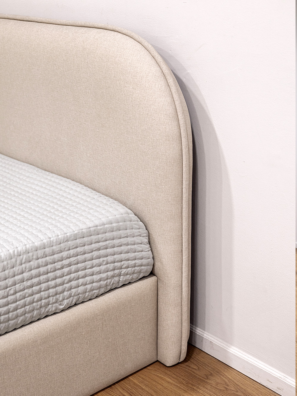 Cama de Casal Freida Estofada Tecido Bege