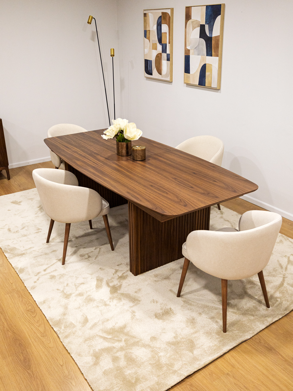 Mesa de Jantar Oval Extensível Robinson