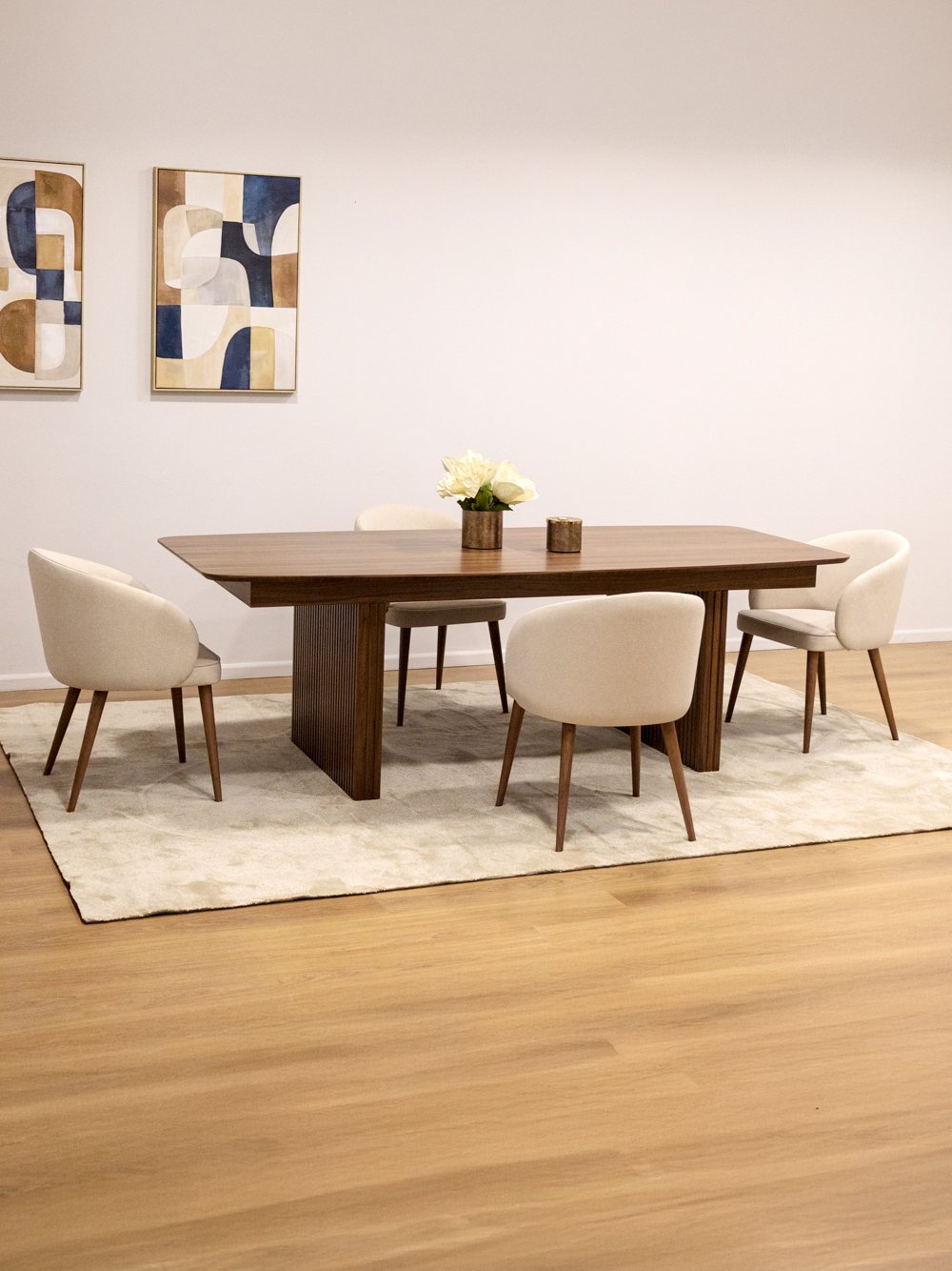 Mesa de Jantar Oval Extensível Robinson
