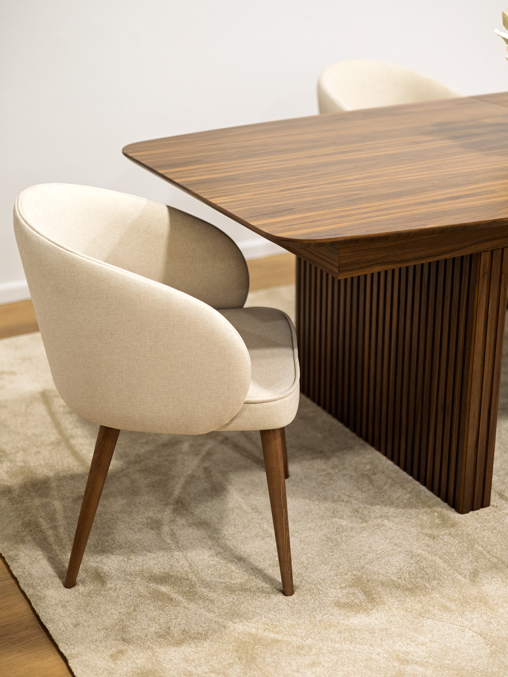 Mesa de Jantar Oval Extensível Robinson