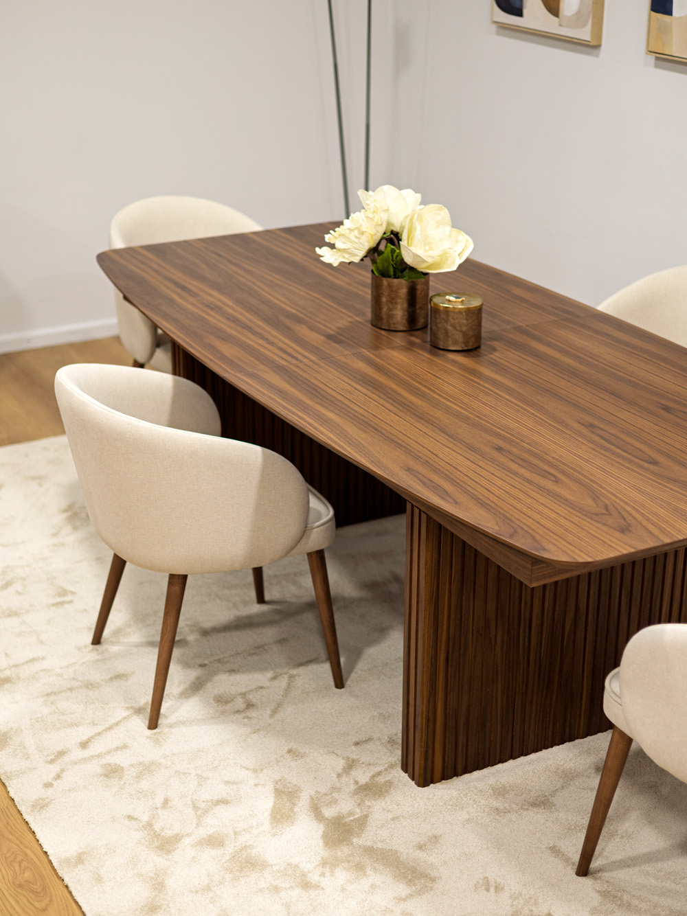 Mesa de Jantar Oval Extensível Robinson