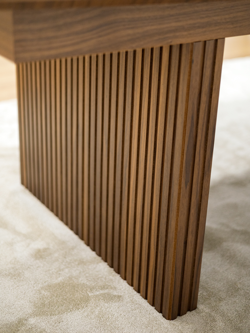 Mesa de Jantar Oval Extensível Robinson