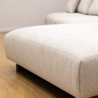 Sofa Chaise Longue Linea Tecido Bege Claro Formato L Vista Pormenor Lado Chaise Assento Sofas Por Medida Crispalmovel